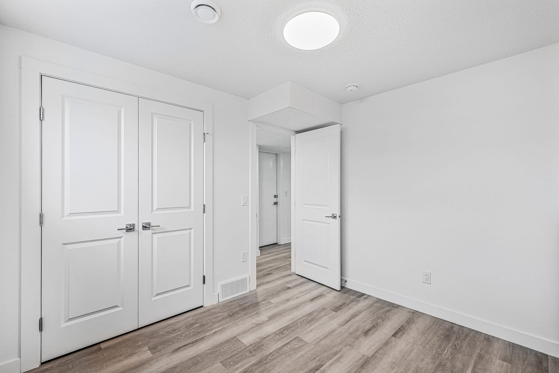 Magnolia Garage & Legal Suite, Calgary