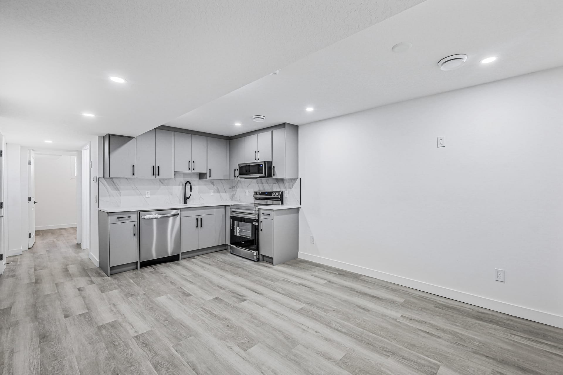 Magnolia Garage & Legal Suite, Calgary