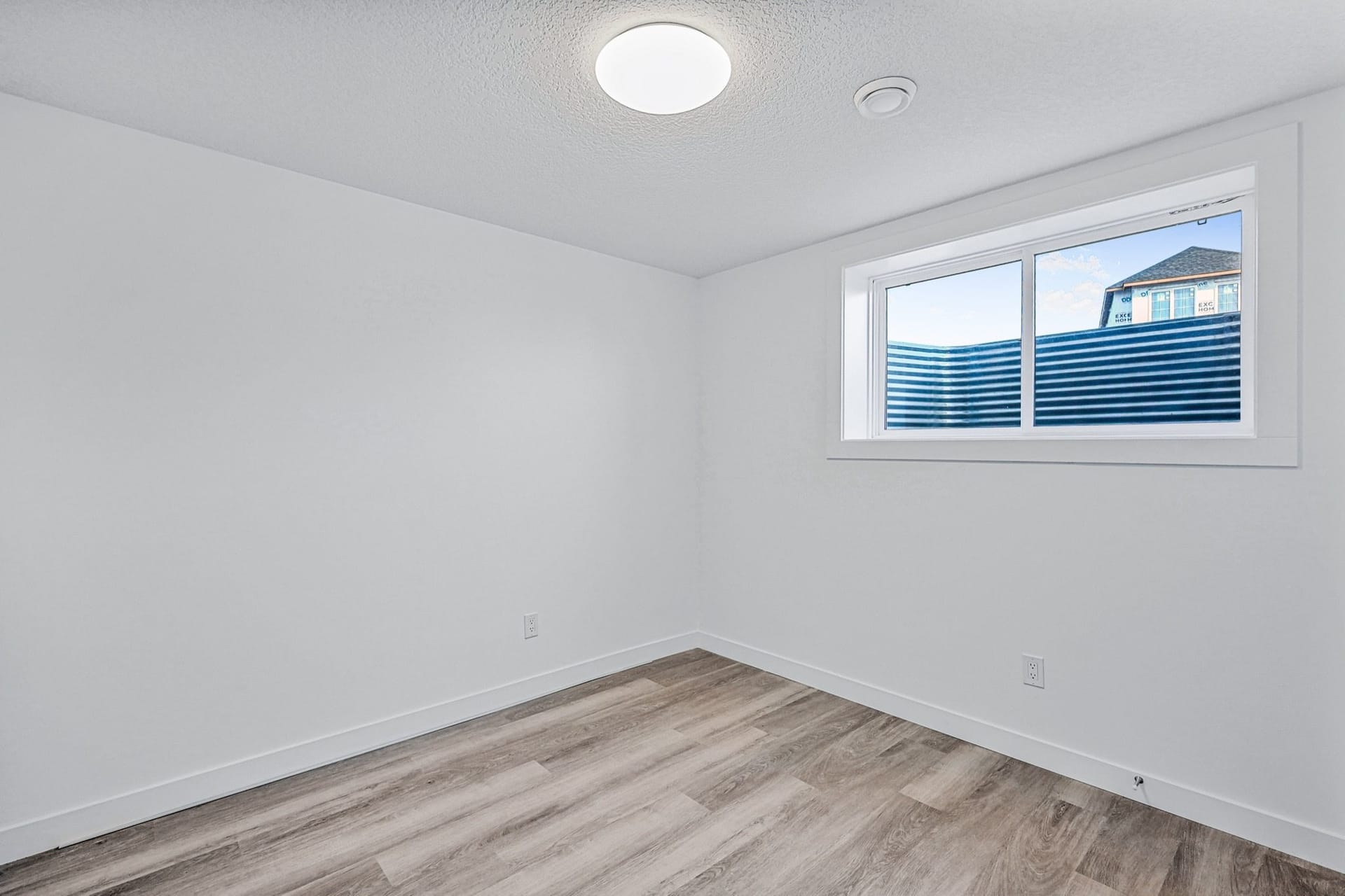 Magnolia Garage & Legal Suite, Calgary